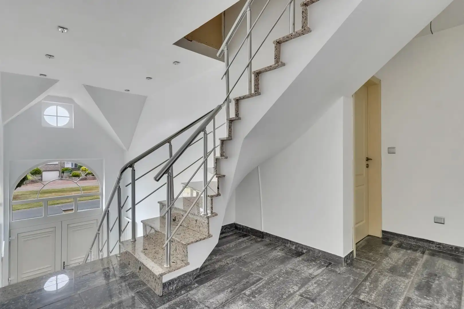 RUIME WONING MET 4+ SLPKS TE KOOP - Maasmechelen foto 12