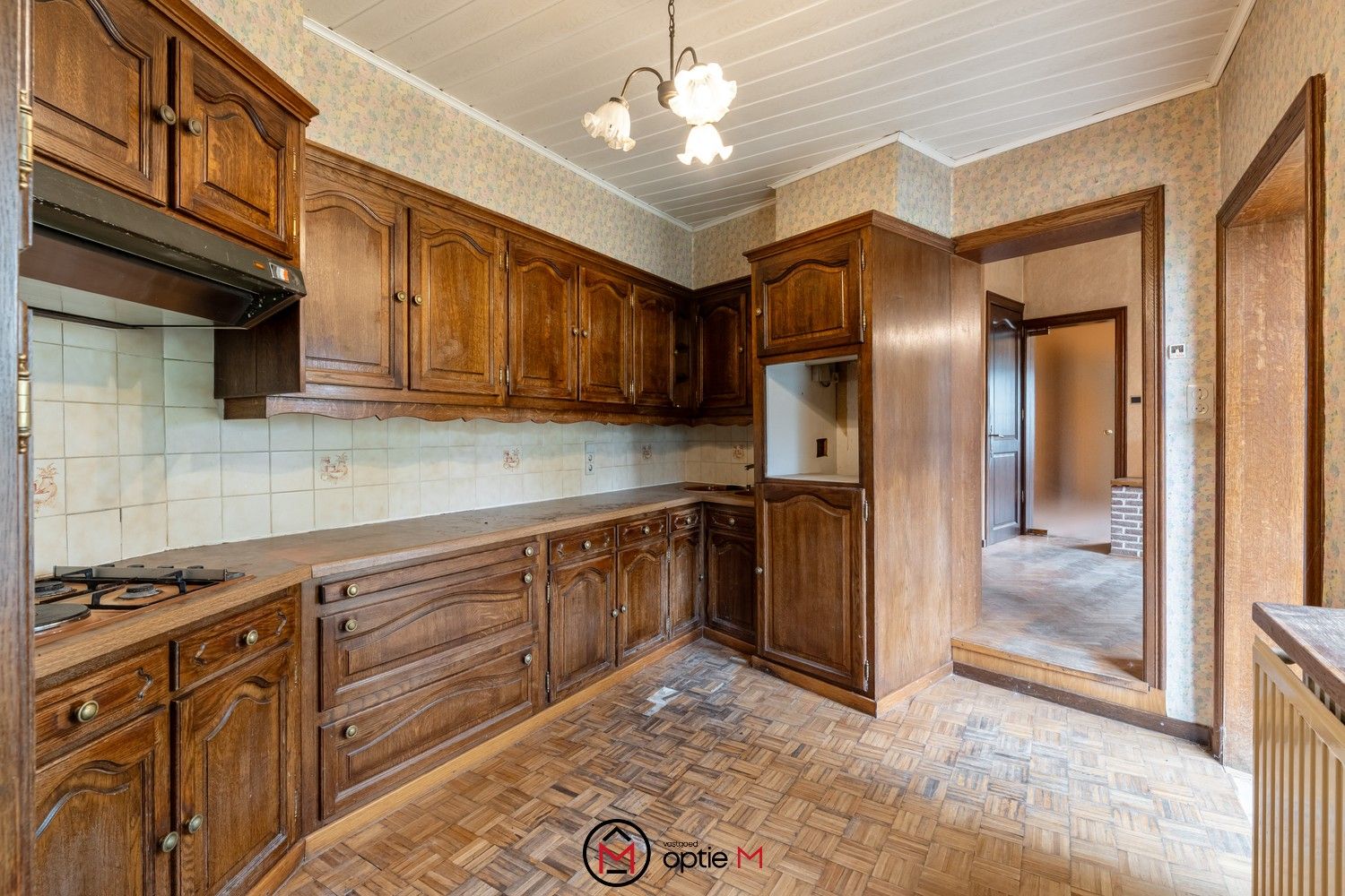 Te renoveren woning met zicht op uitgestrekte velden foto 10