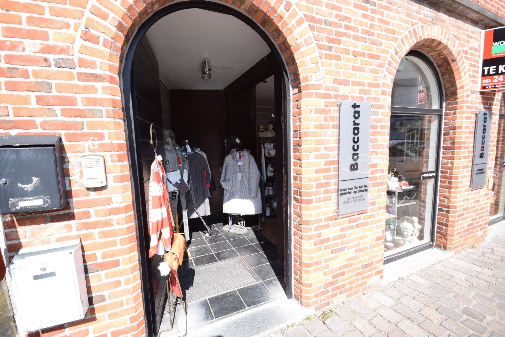 HANDELSRUIMTE MET BOVENLIGGEND APPARTEMENT IN STADSCENTRUM ROESELARE foto 3