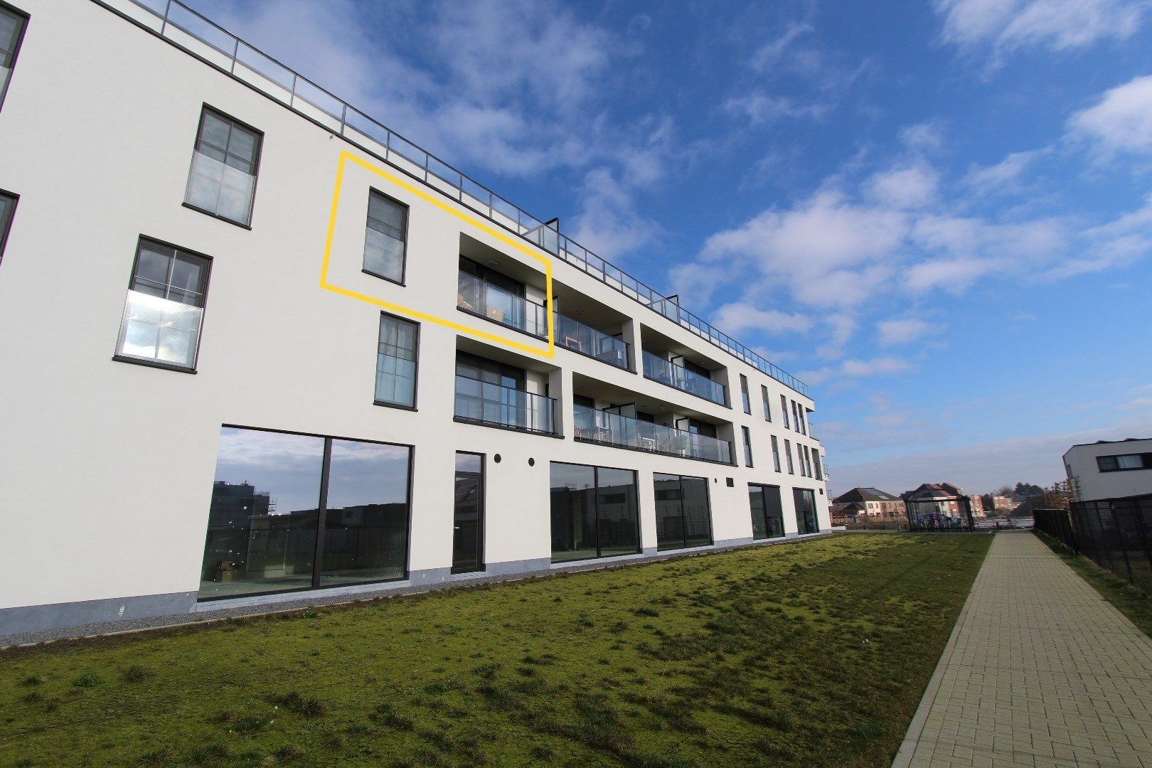 Modern 1-slaapkamer appartement met terras en ondergrondse staanplaats foto 7