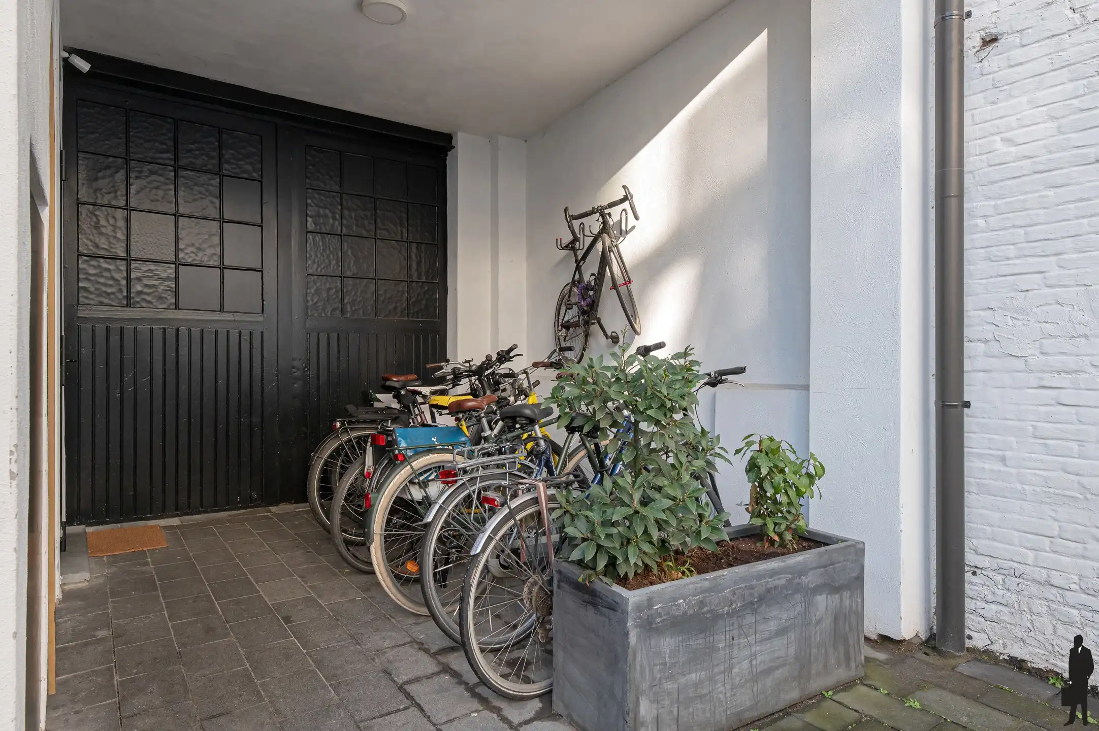 Lichtrijk appartement met hoge plafonds en terras foto 14