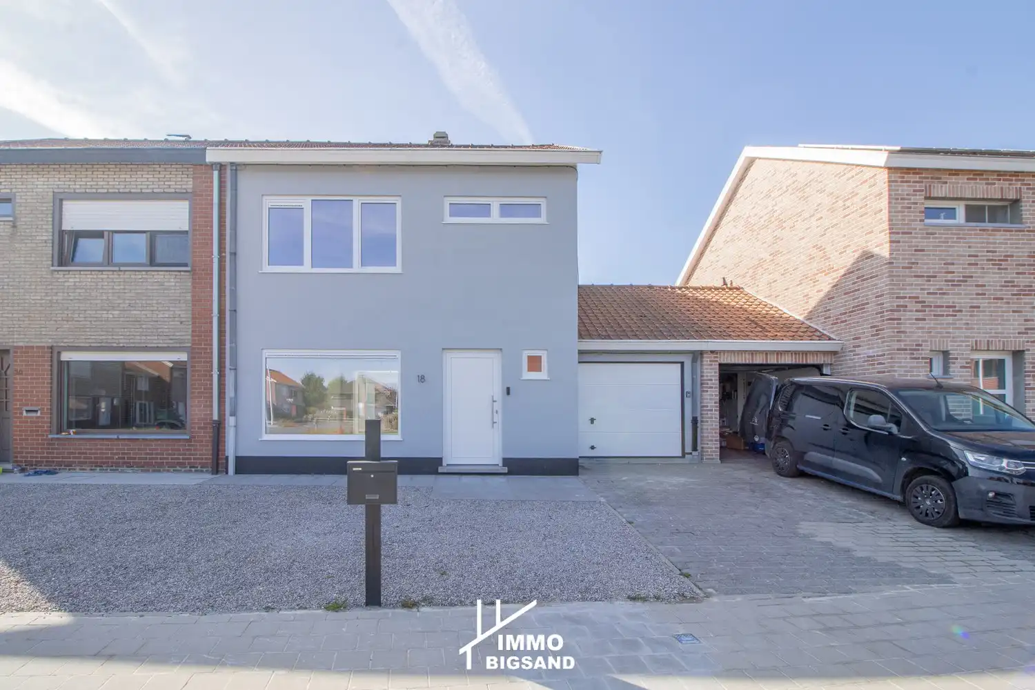 Volledig gerenoveerde woning met 3 slaapkamers, garage en ruime tuin foto 4