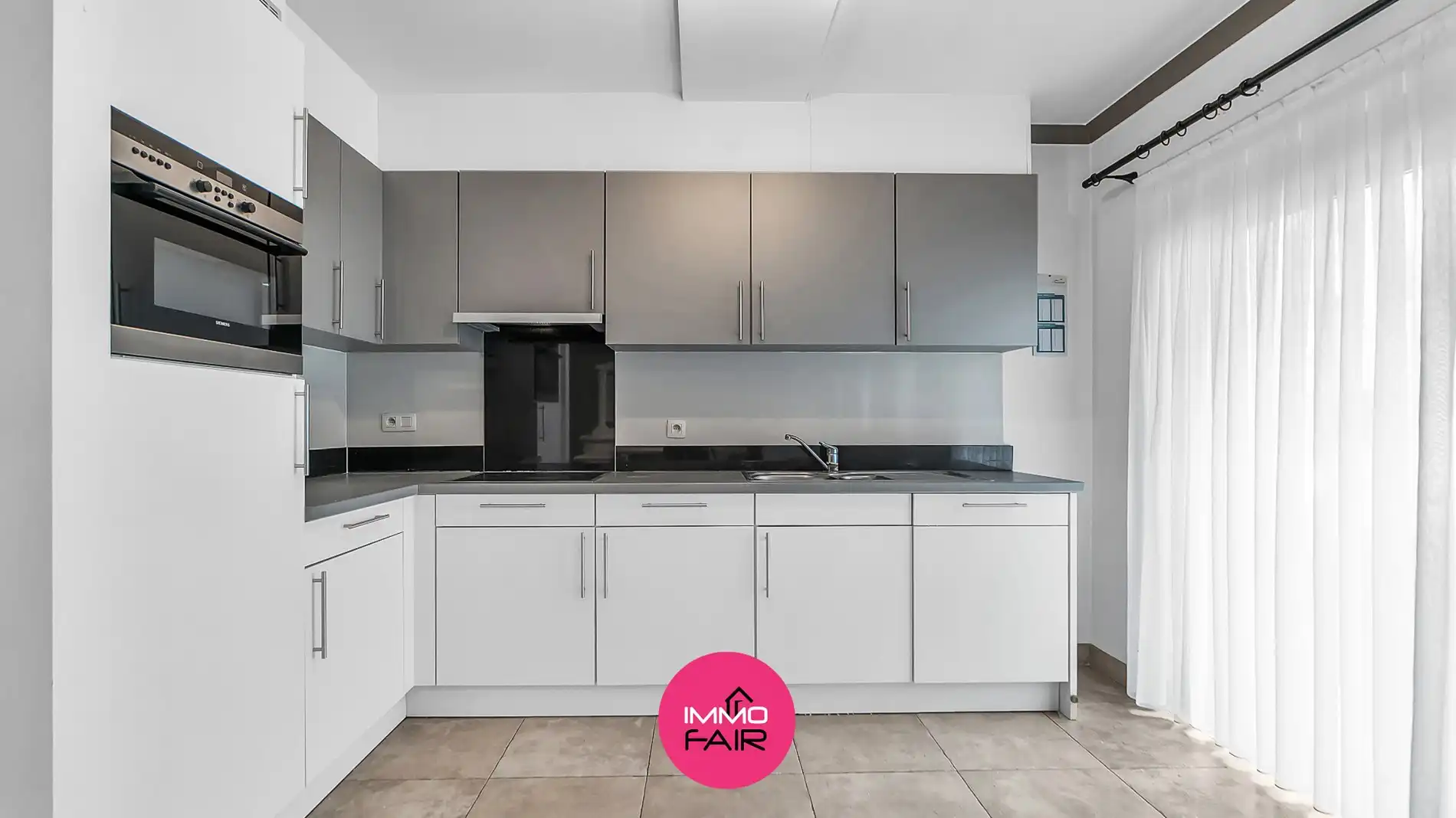 Gelijkvloers appartement met ruim terras in hartje Lanaken foto 5