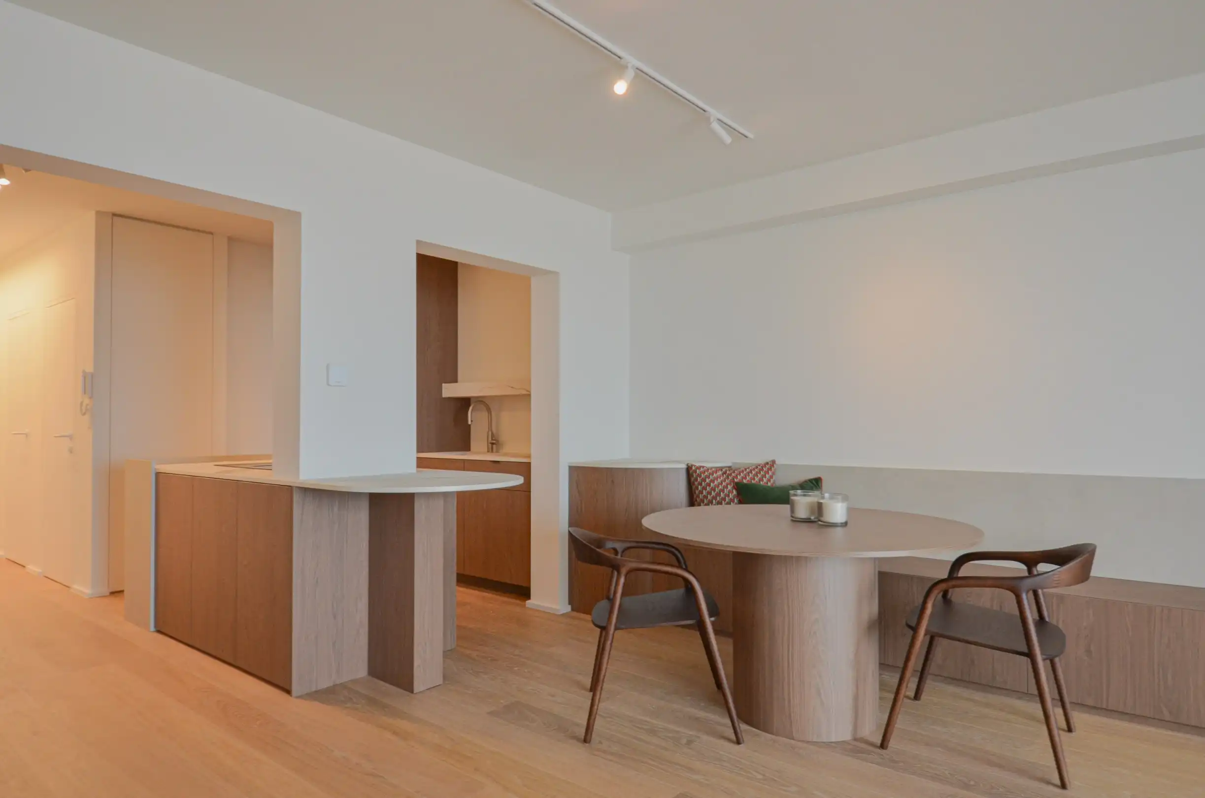 Subliem gerenoveerd appartement met frontaal zeezicht en een tijdloze, uiterst verfijnde afwerking. foto 3
