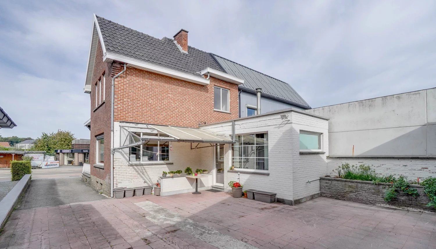 Halfopen bebouwing met 3 slaapkamers en handelspand foto 24