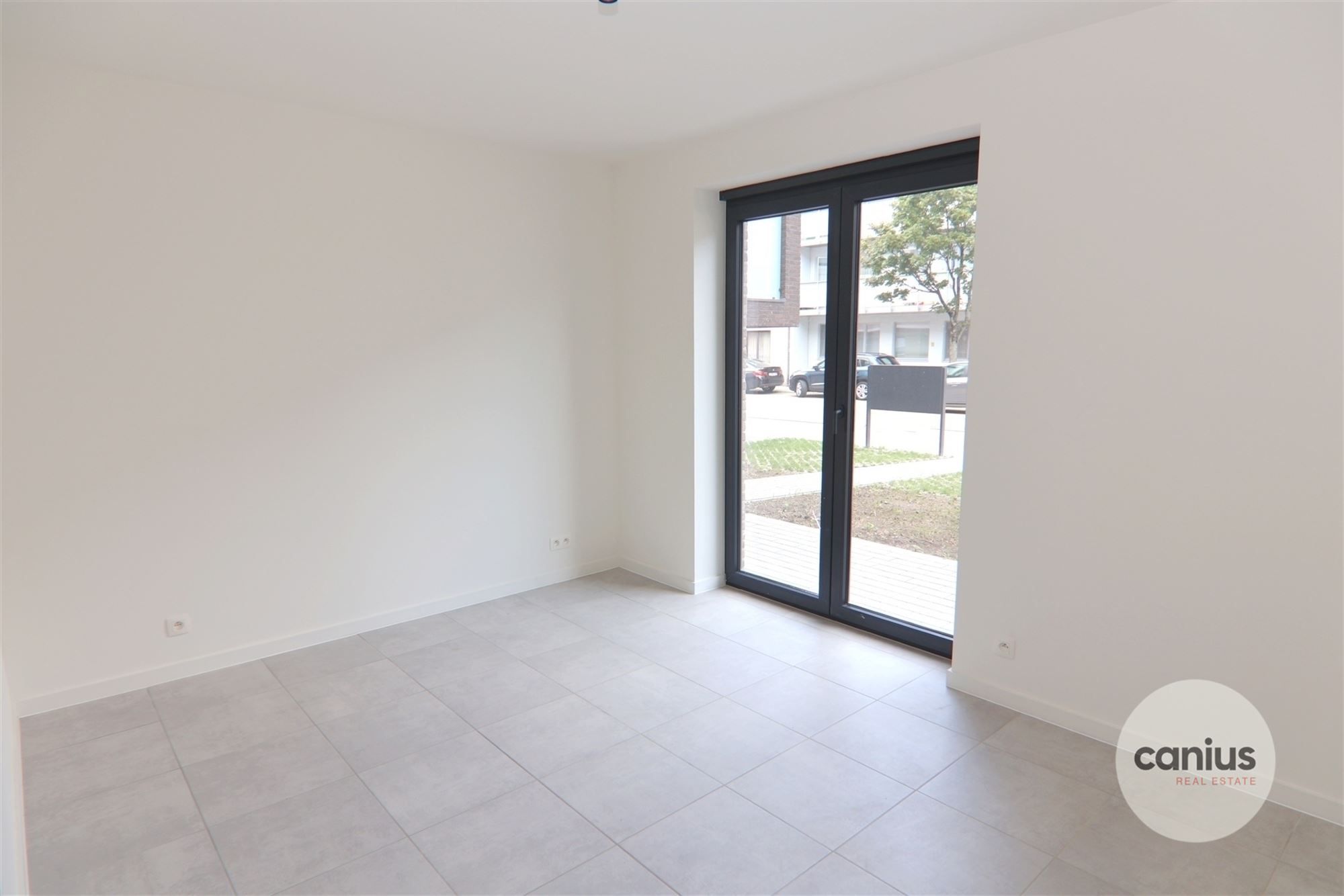 GESCHILDERD NIEUWBOUWAPP. IN HARTJE HASSELT MET 3 SLKS + TERRAS, TUIN & PARKING foto 10