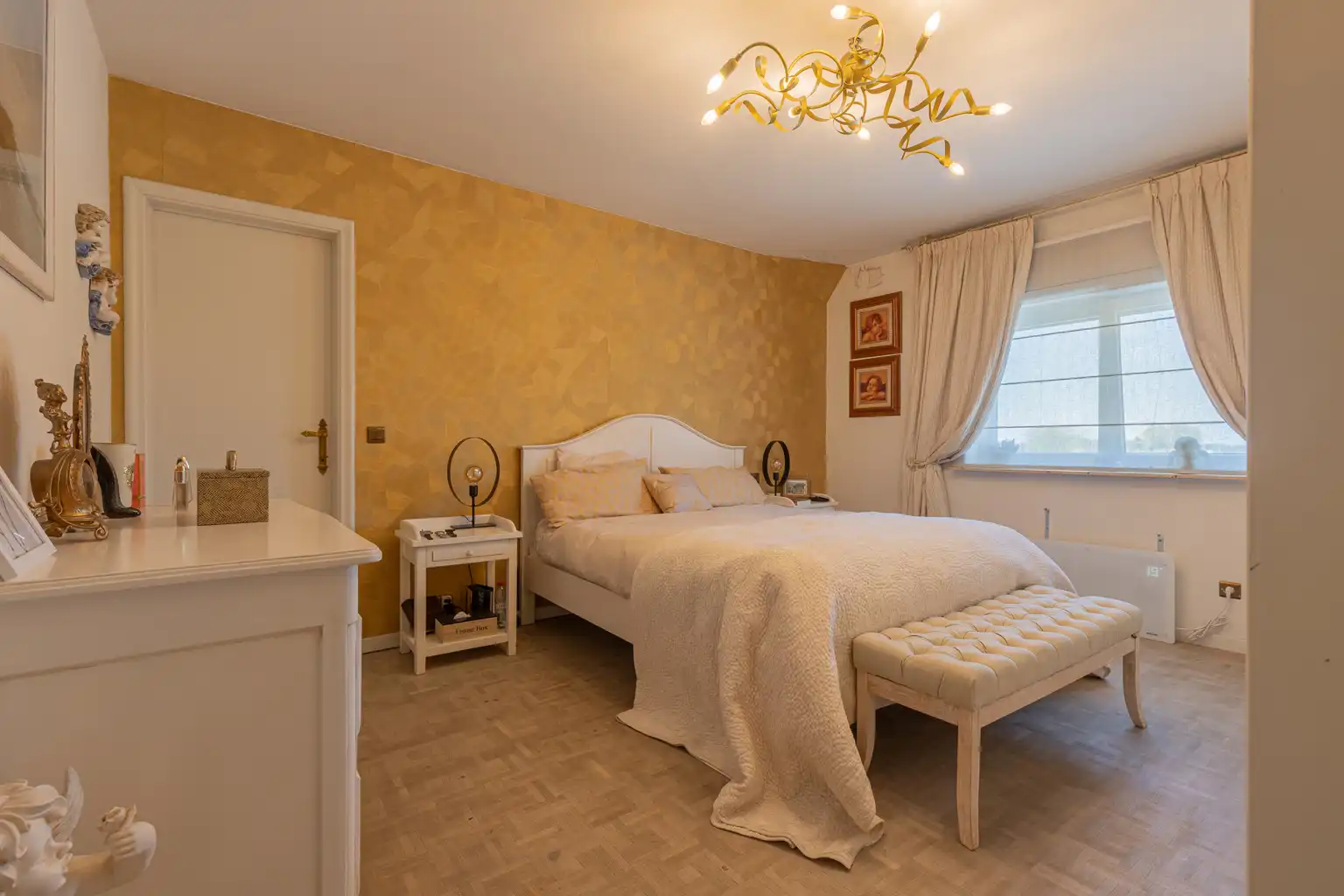 Knappe villa op 22a met bijgebouw foto 9