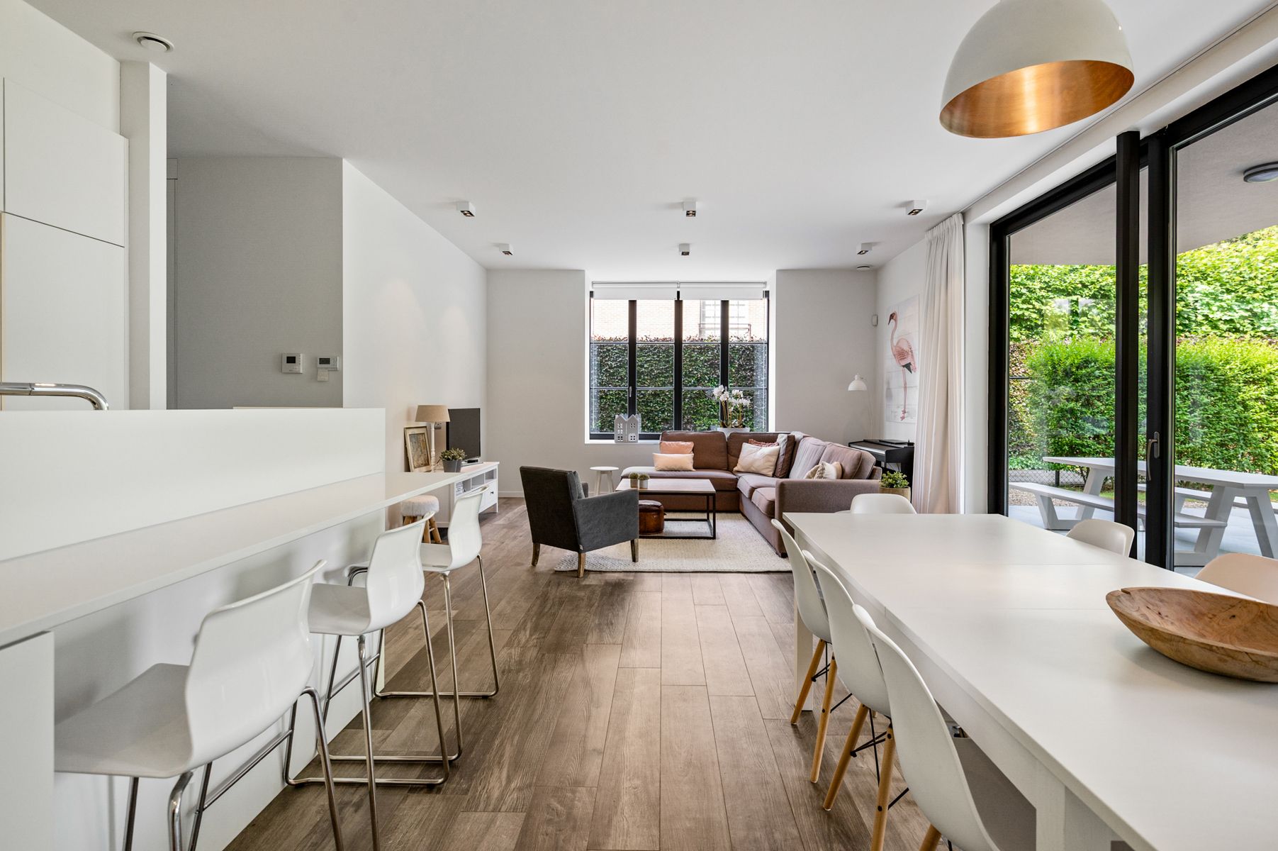 Luxe gelijkvloersapp. met ondergrondse parking en tuin. foto 13