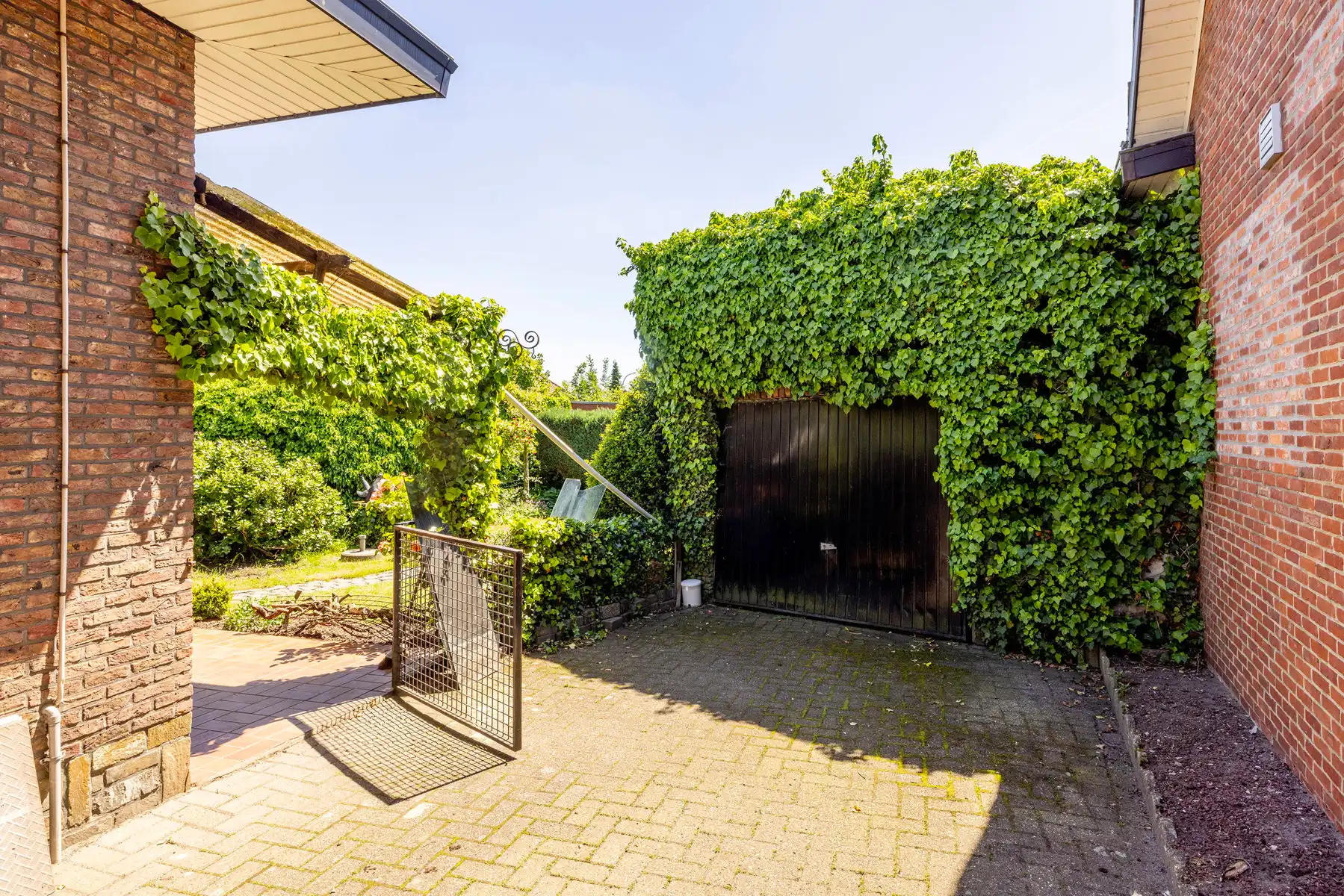 Op te frissen woning gelegen in groene omgeving op ruim 995 m² grond  foto 35