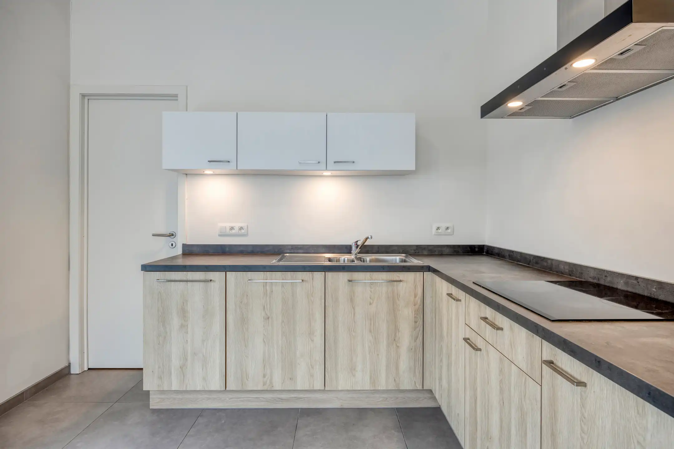 Lichtrijk appartement gelegen in het centrum van Breendonk. foto 4