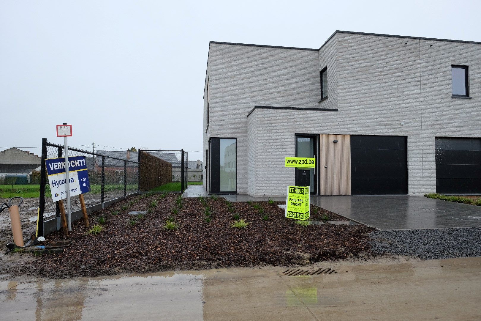 Instapklare nieuwbouwwoning met garage foto {{pictureIndex}}