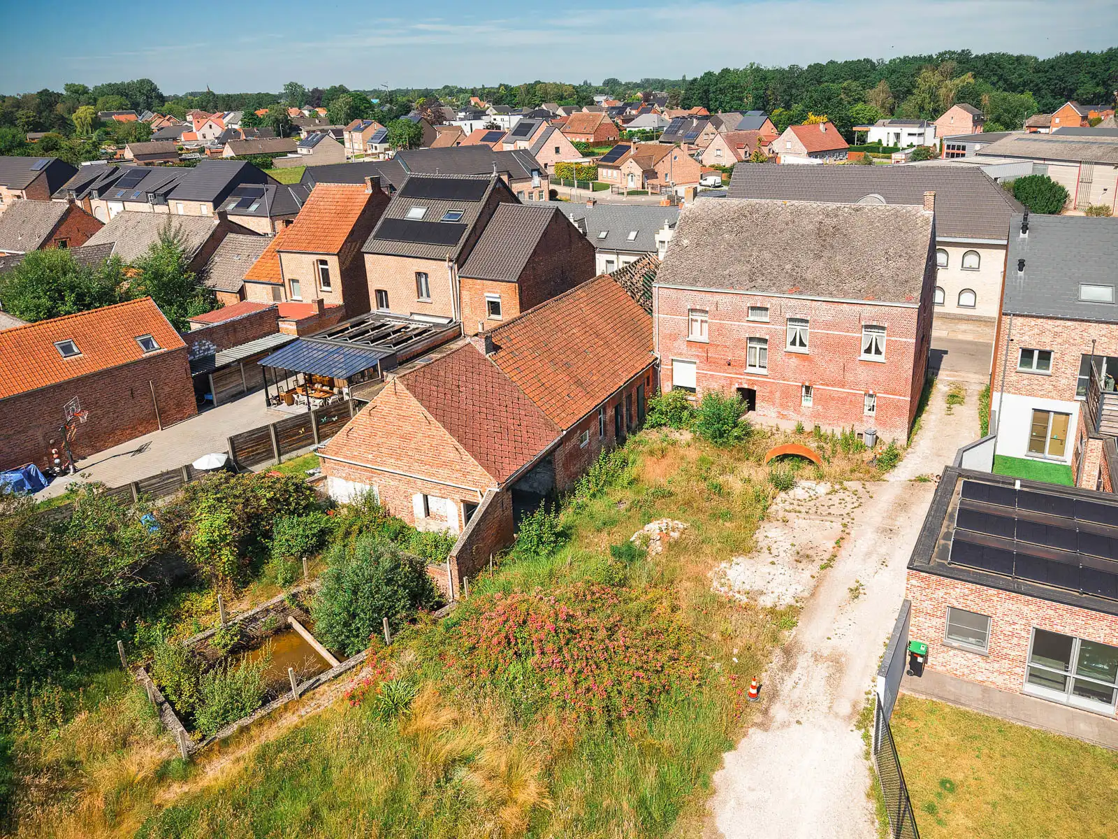 Karaktervolle, te renoveren woning met tal van mogelijkheden foto 29