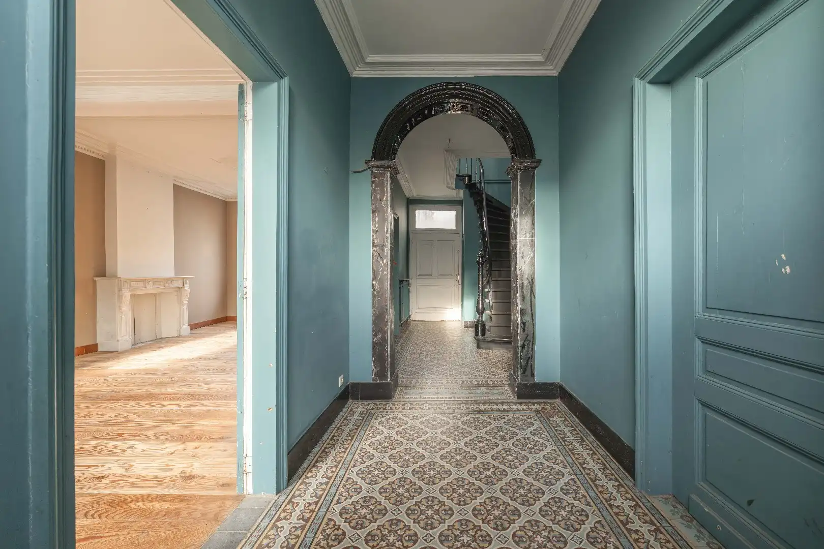 STATIGE HERENWONING MET LOODS 350 m² foto 3