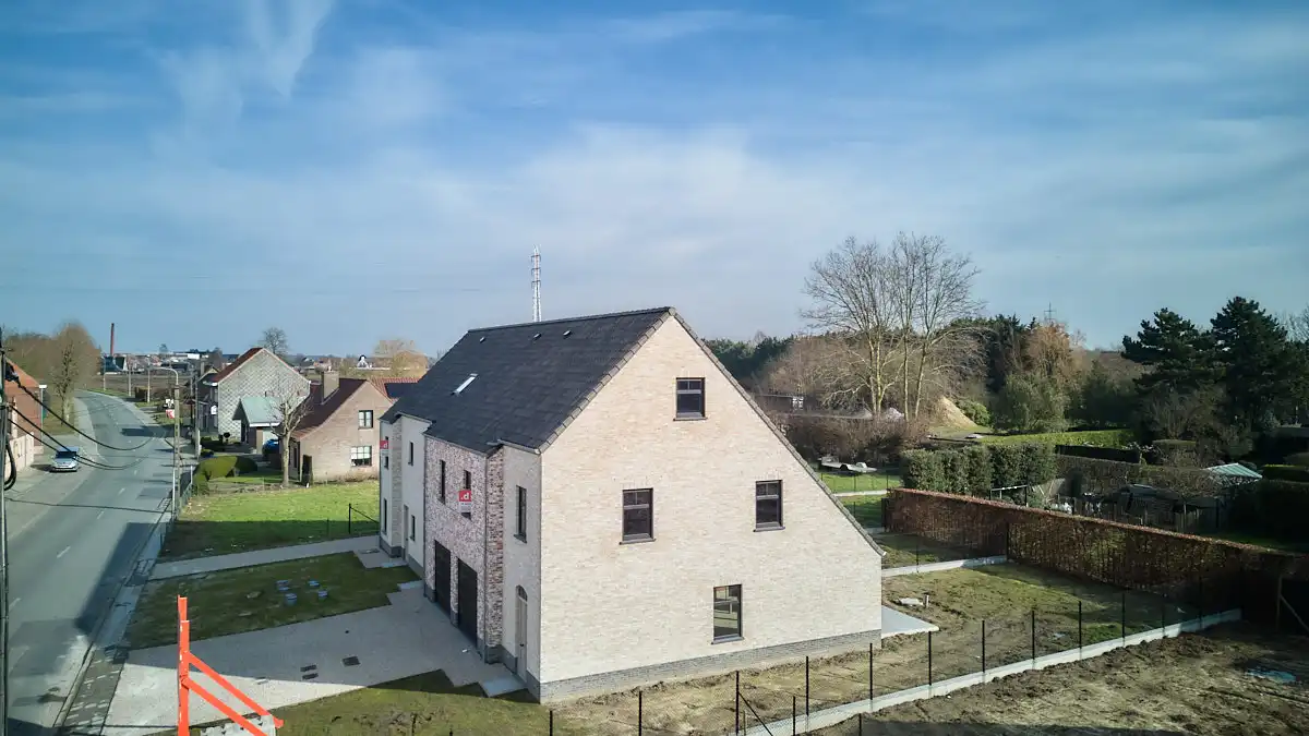 Ruime energiezuinige halfopen bebouwing met garage foto 11