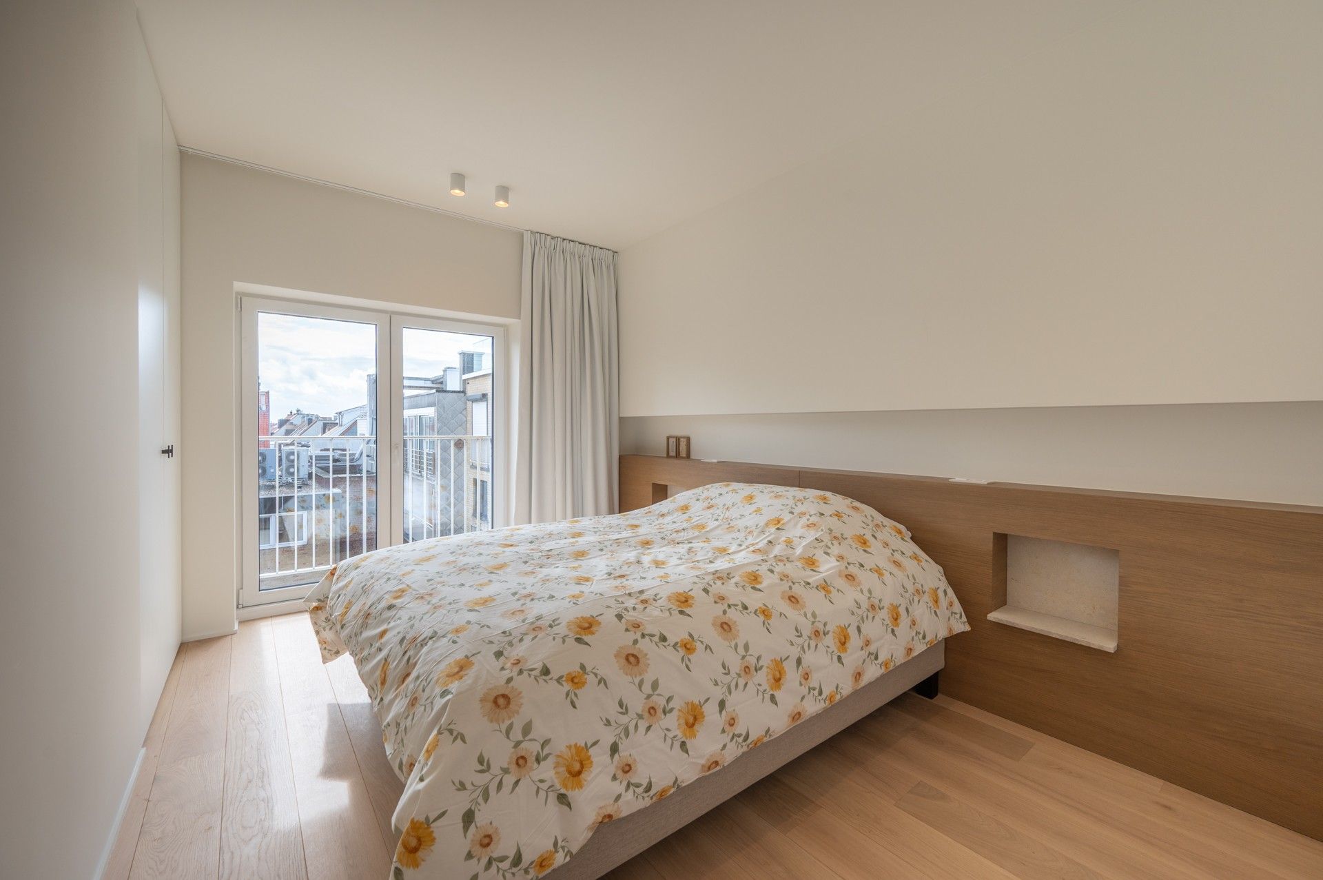 Gemeubeld: verfijnd gerenoveerd appartement op de zeedijk vlakbij het Rubensplein te Knokke! foto 13