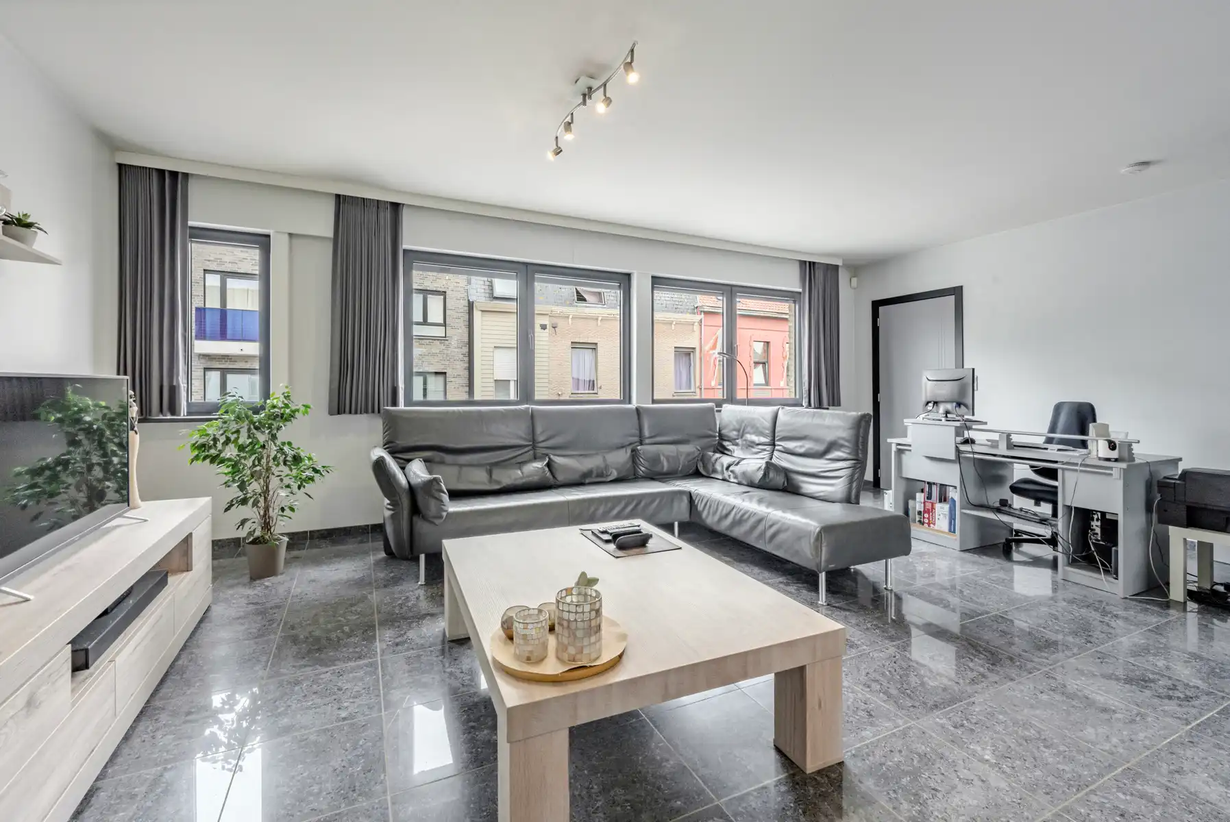 Handelsruimte met bovengelegen woonst in centrum Kortemark foto 3