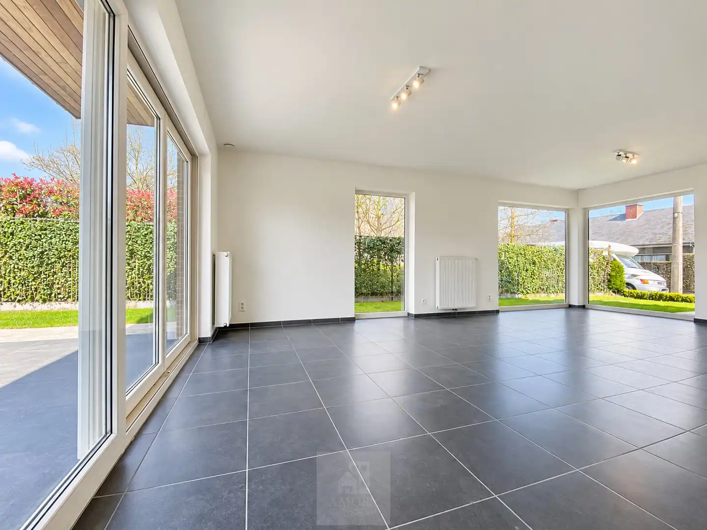 Lichtrijke en energiezuinige woning met 3 slpk's, tuin en garage foto 3