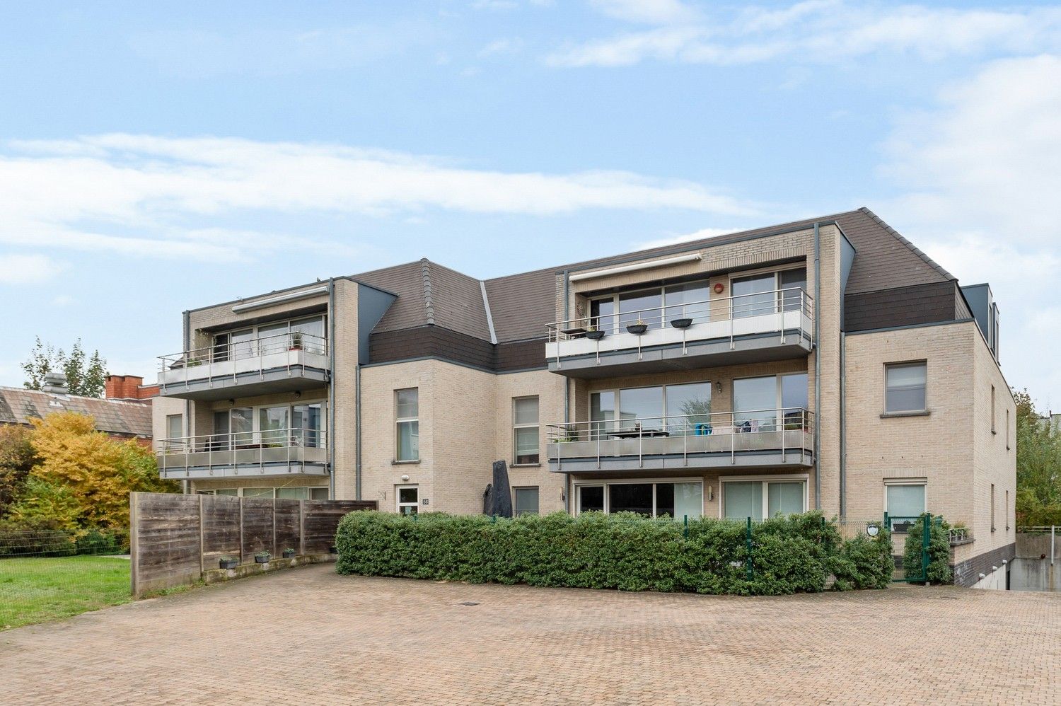 Mooi en recent appartement op de eerste verdieping met lift te Deurne-Zuid! foto 1