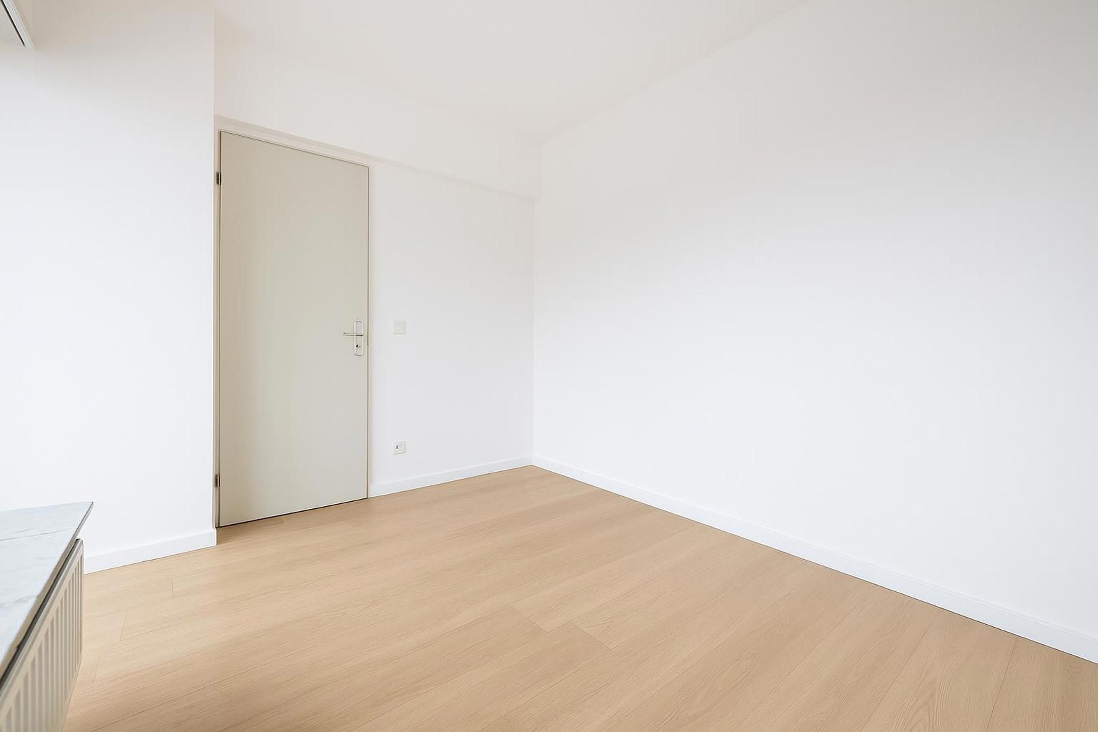 Topverdieping 2 slpks + garage: ontgrendel zijn potentieel! foto 9