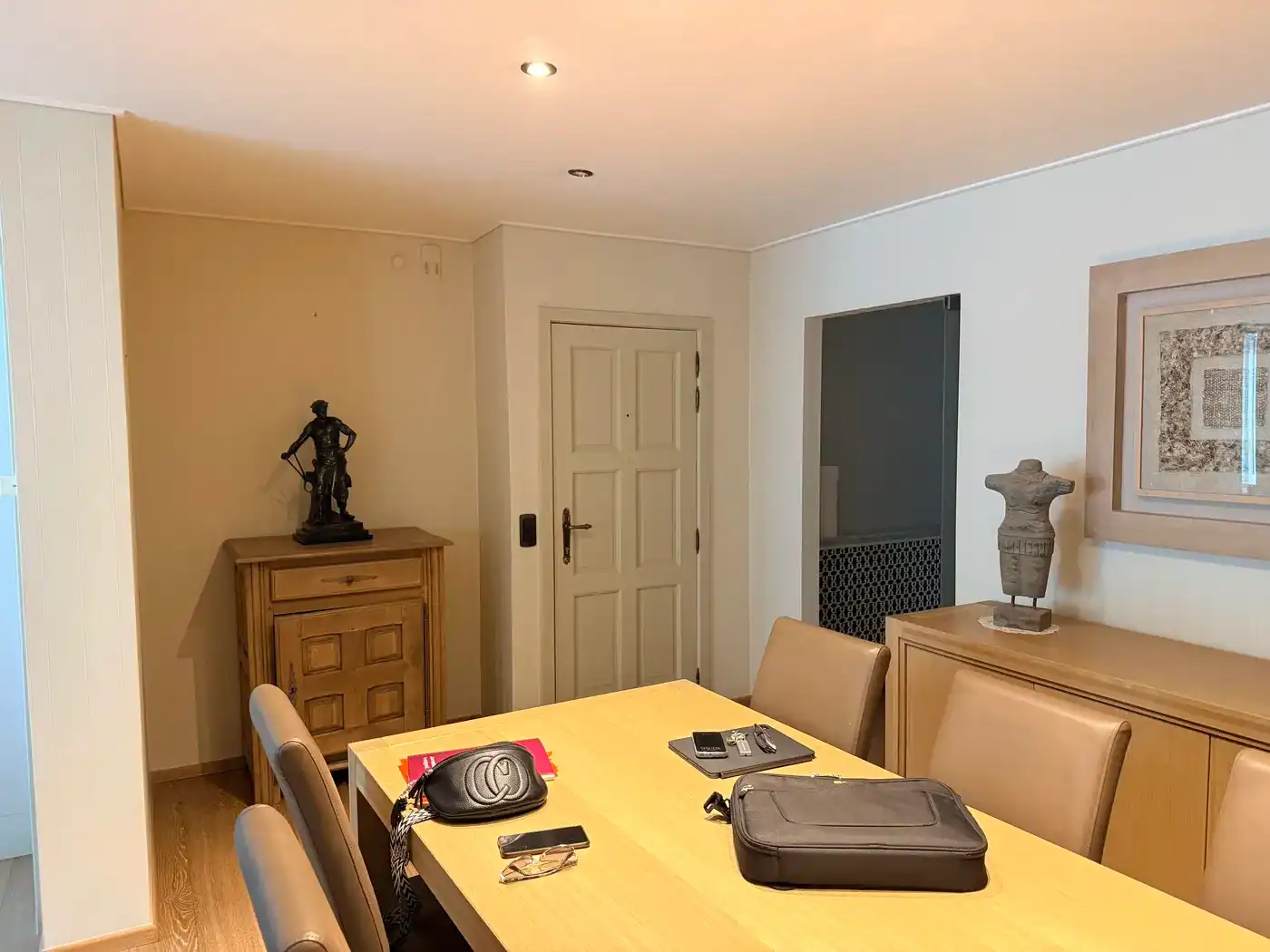 Instapklaar 2-slaapkamerappartement in het hart van Izegem foto 4