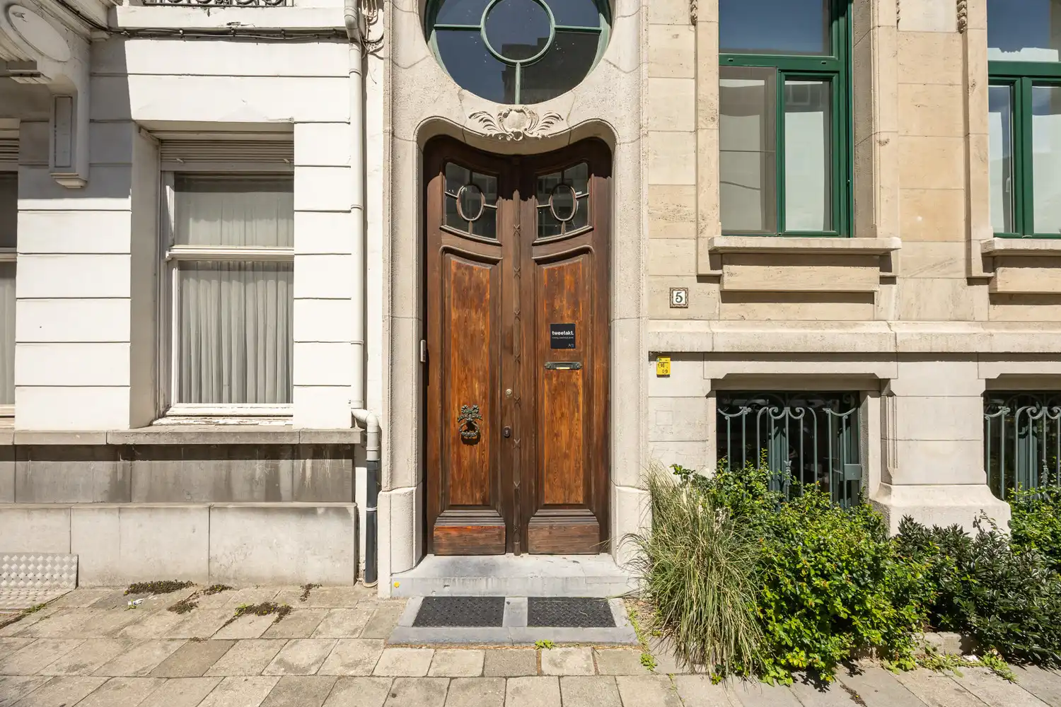 Instapklare en ruime herenwoning (362m²/EPC B) met zalige buitenruimtes op toplocatie te Antwerpen-Zuid: ideaal voor combi wonen/werken! foto 3