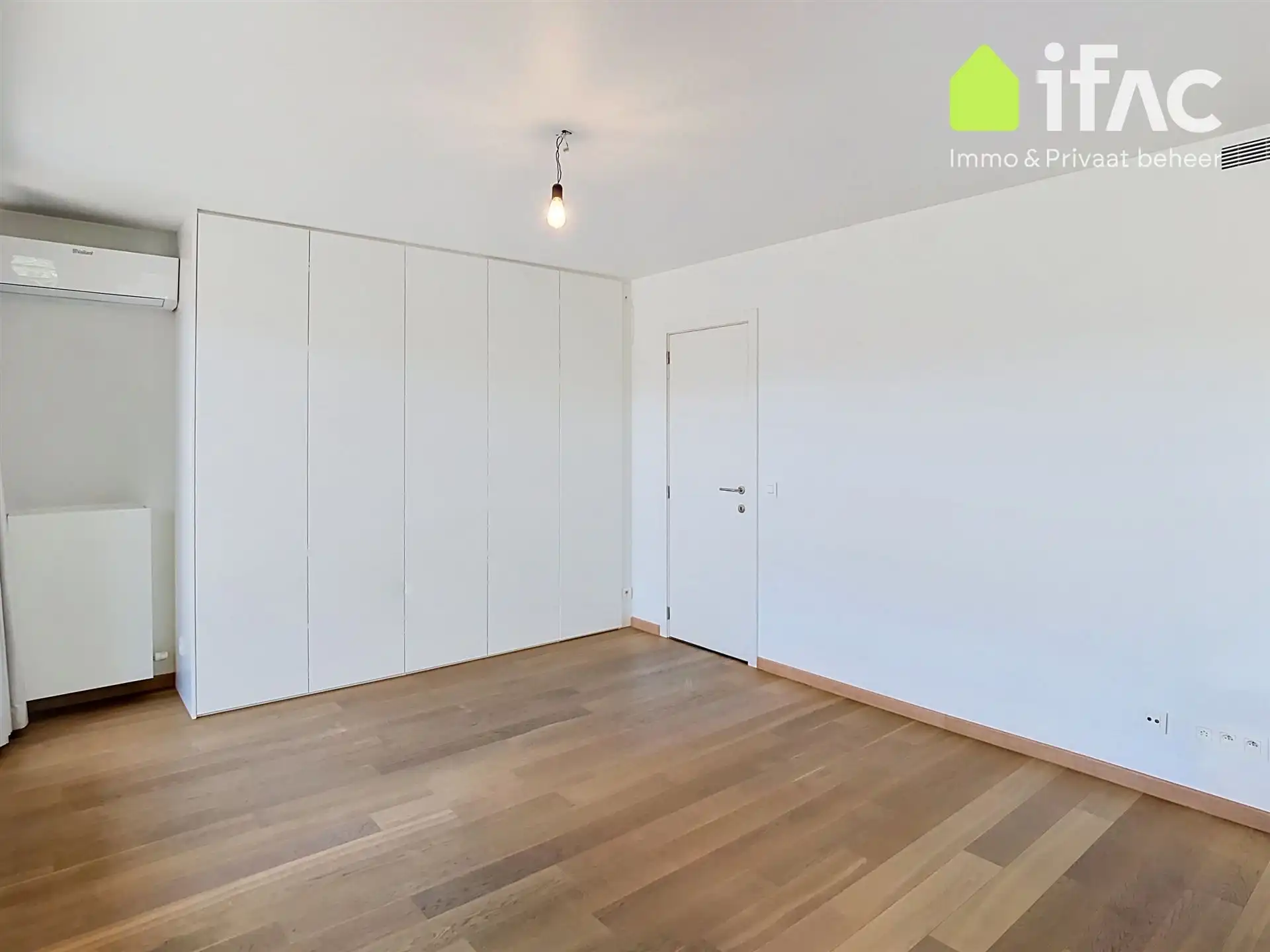 Lichtrijke loft met grote leefruimte nabij het park foto 11