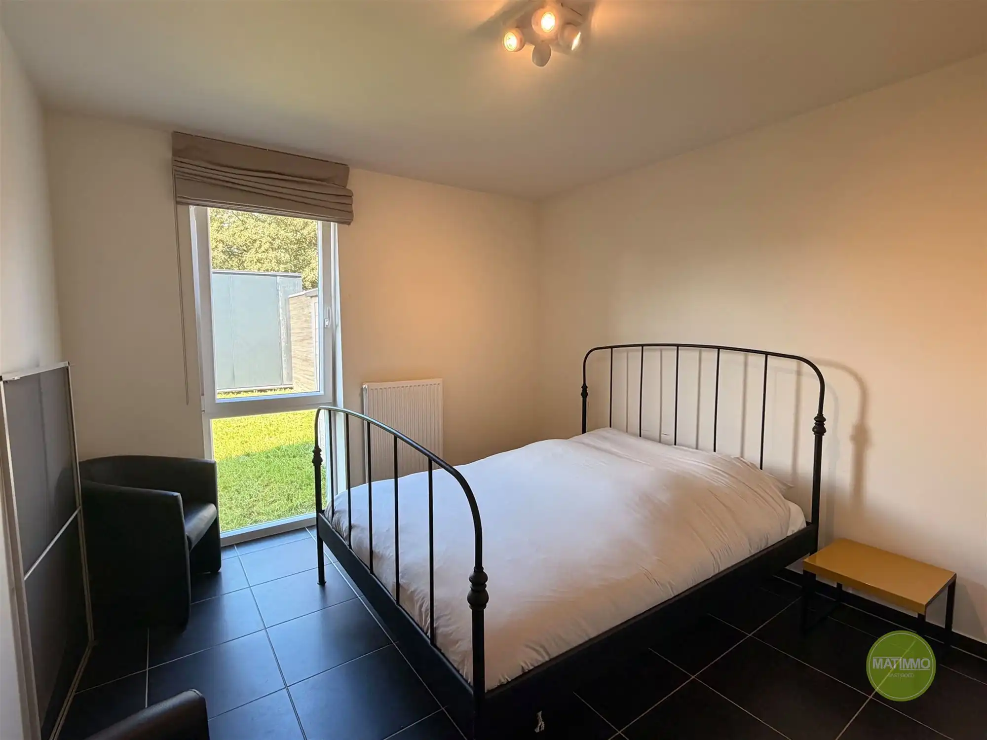 GELIJKVLOERS APPARTEMENT MET PRIVÉTUIN EN CARPORT IN MOL foto 11