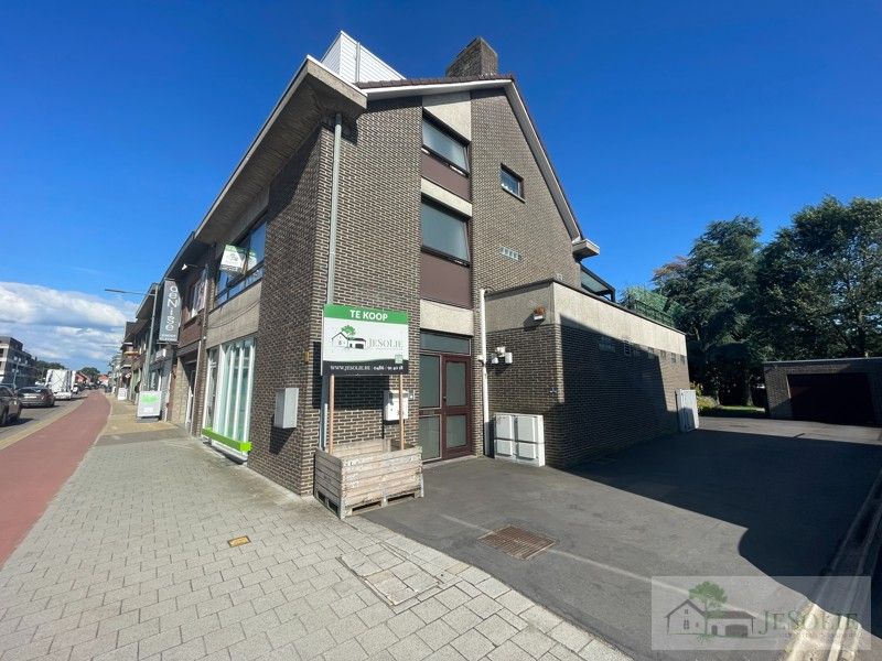 Handelspand + ruim appartement  met potentieel foto 4