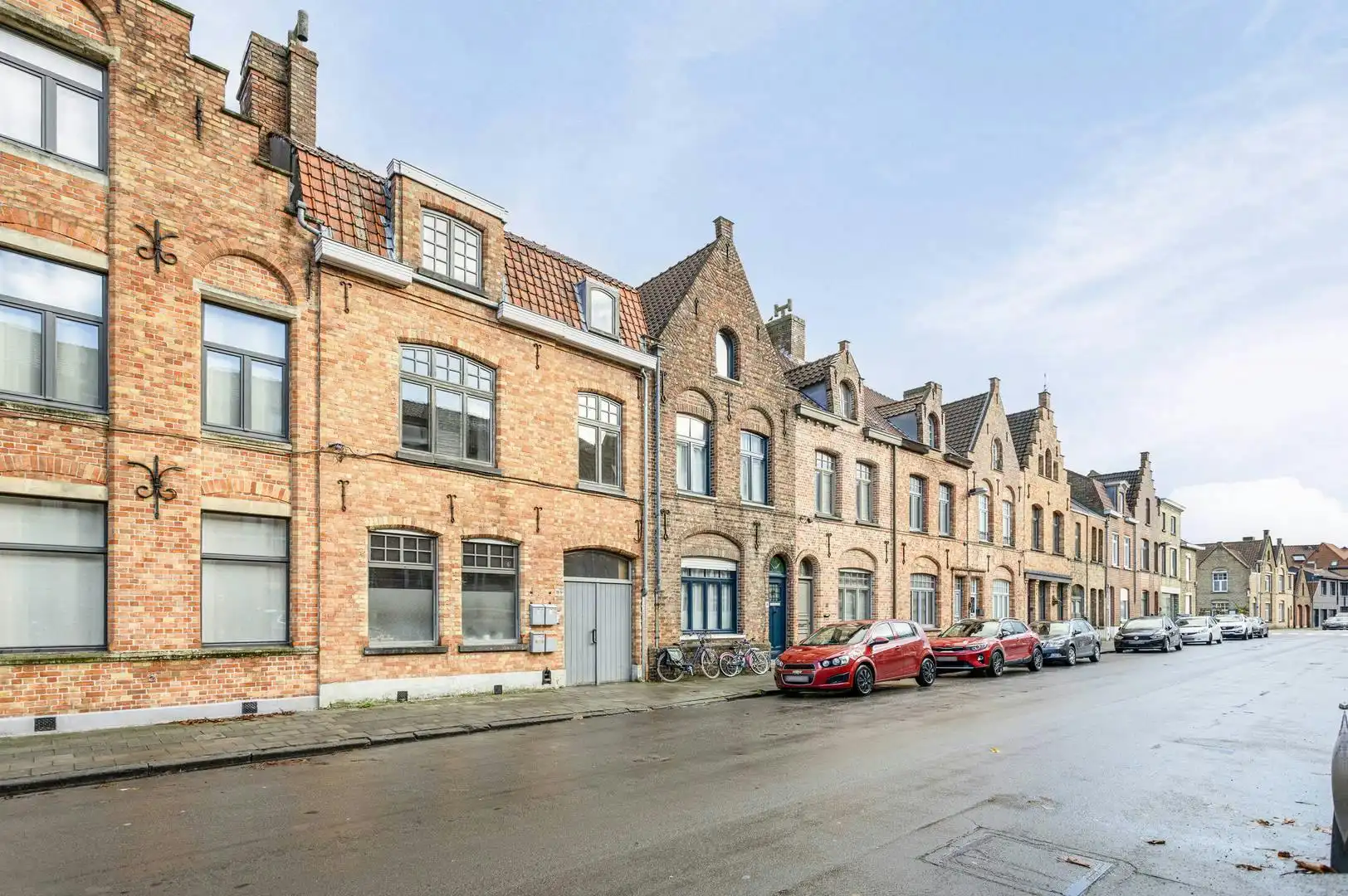 Karaktervolle stadswoning met 4 slaapkamers in Brugge foto 2