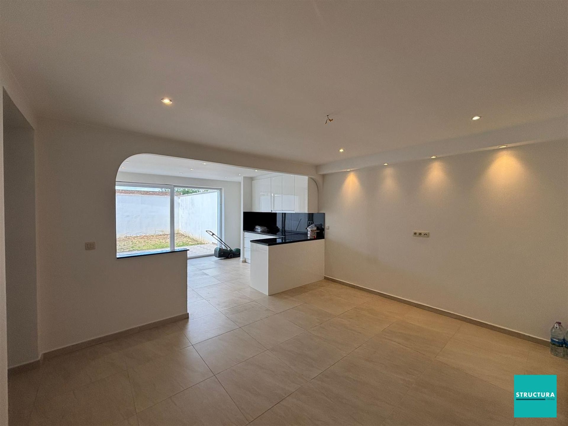 Volledig gerenoveerde, ruime woning met vlotte bereikbaarheid! foto 9