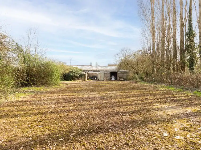 Magazijn met achterliggende grond nabij het dorpscentrum foto 10