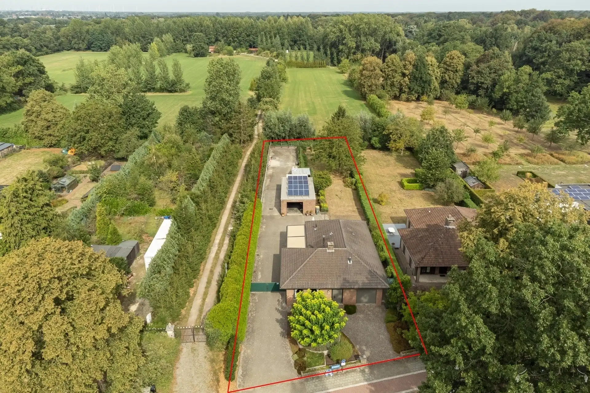 Ruime villa met magazijn op 1.650 m² in Kapellen foto 3