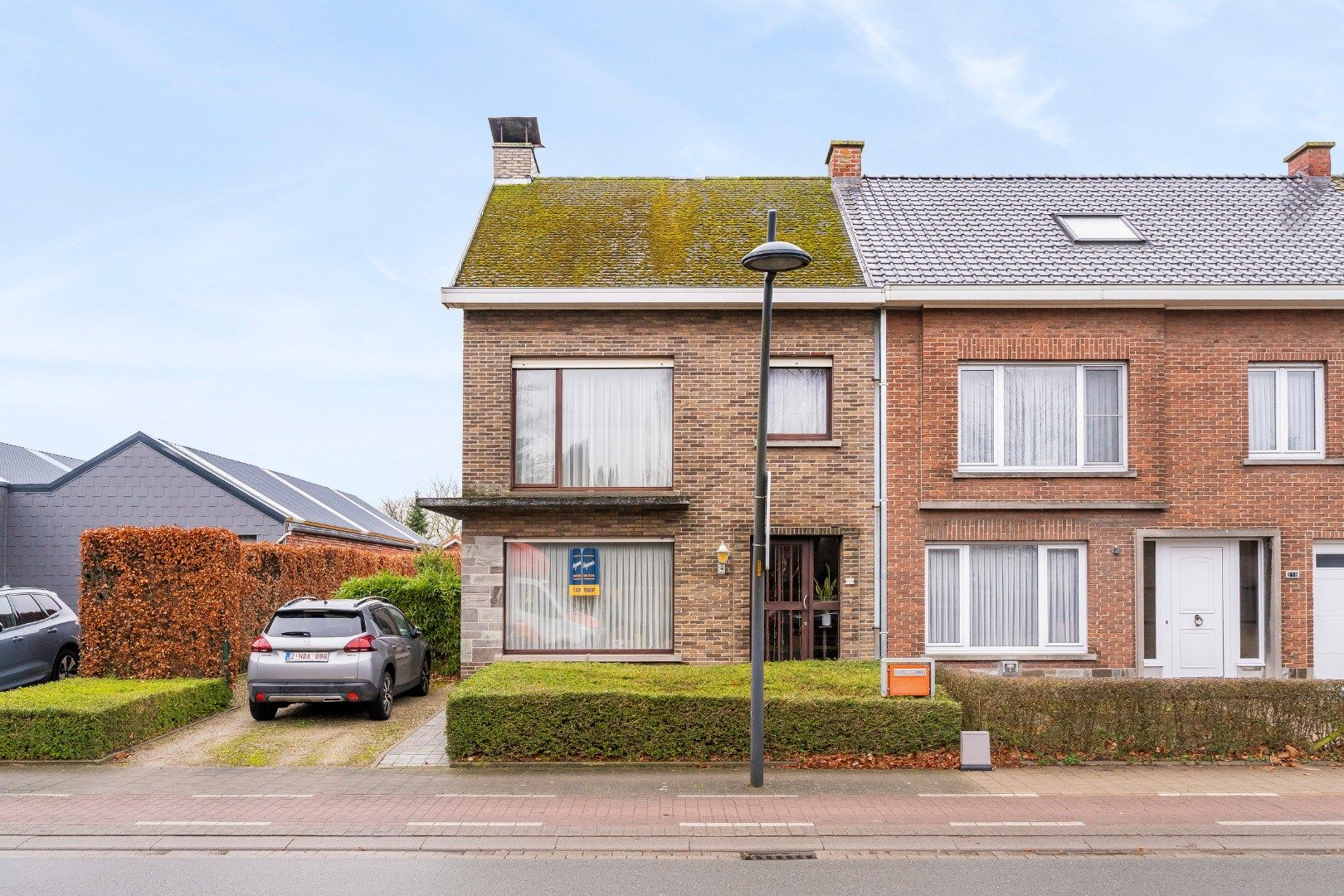 Hoofdfoto van de publicatie: Ruime halfopen woning met 3 slaapkamers en zuidgerichte tuin in Roeselare
