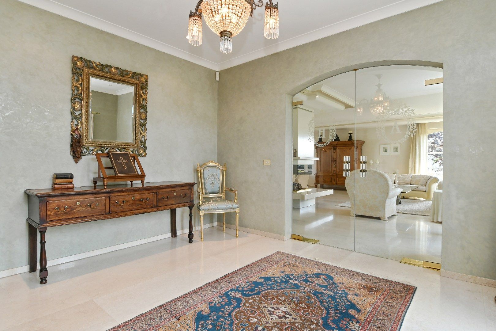 Exclusieve villa met zwembad, poolhouse en royale leefruimtes foto 3