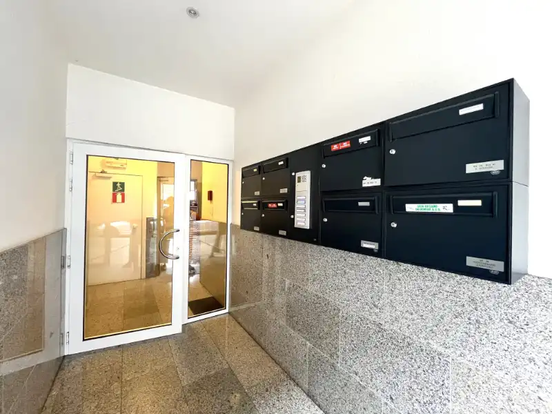 Centrum gelegen app. met 2 slpkms en garage foto 2