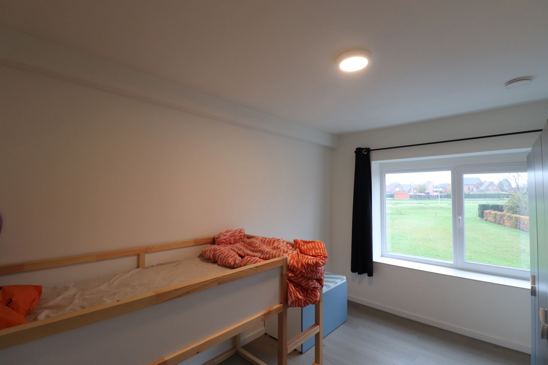 Gerenoveerd duplex-appartement met 3 slaapkamers, terras en autostaanplaats met fietsenberging. foto 12