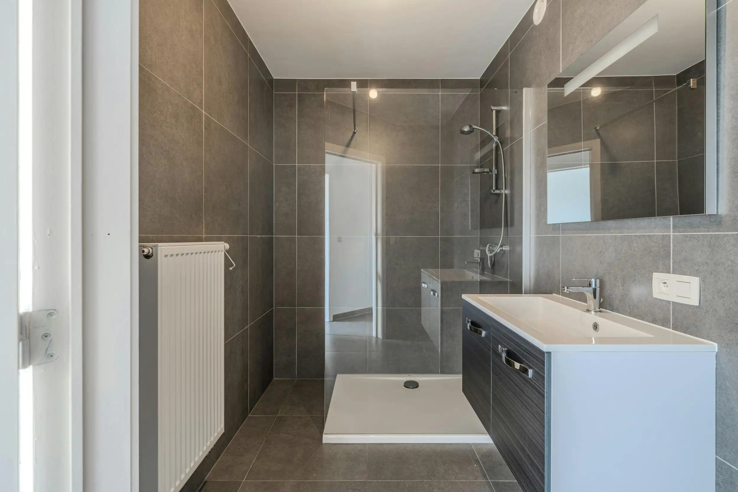 Recent 2-slaapkamerappartement met terras te Oostende  foto 11