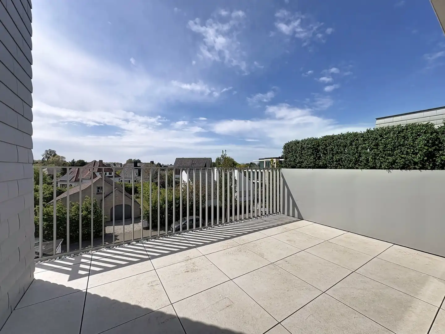 Ruim nieuwbouw appartement te Sint-Idesbald. foto 3