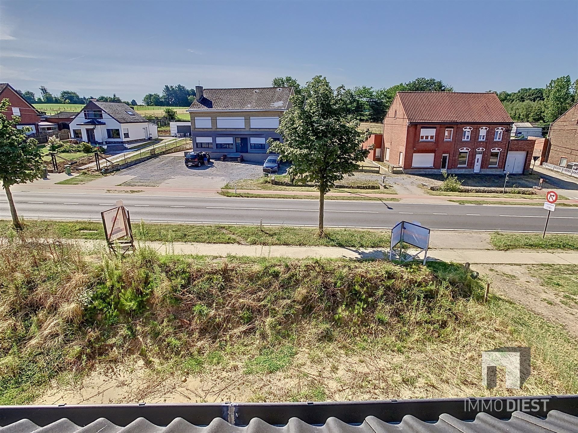 Nieuwbouwwoning met ruime leefruimtes en knappe zolder.  foto 23