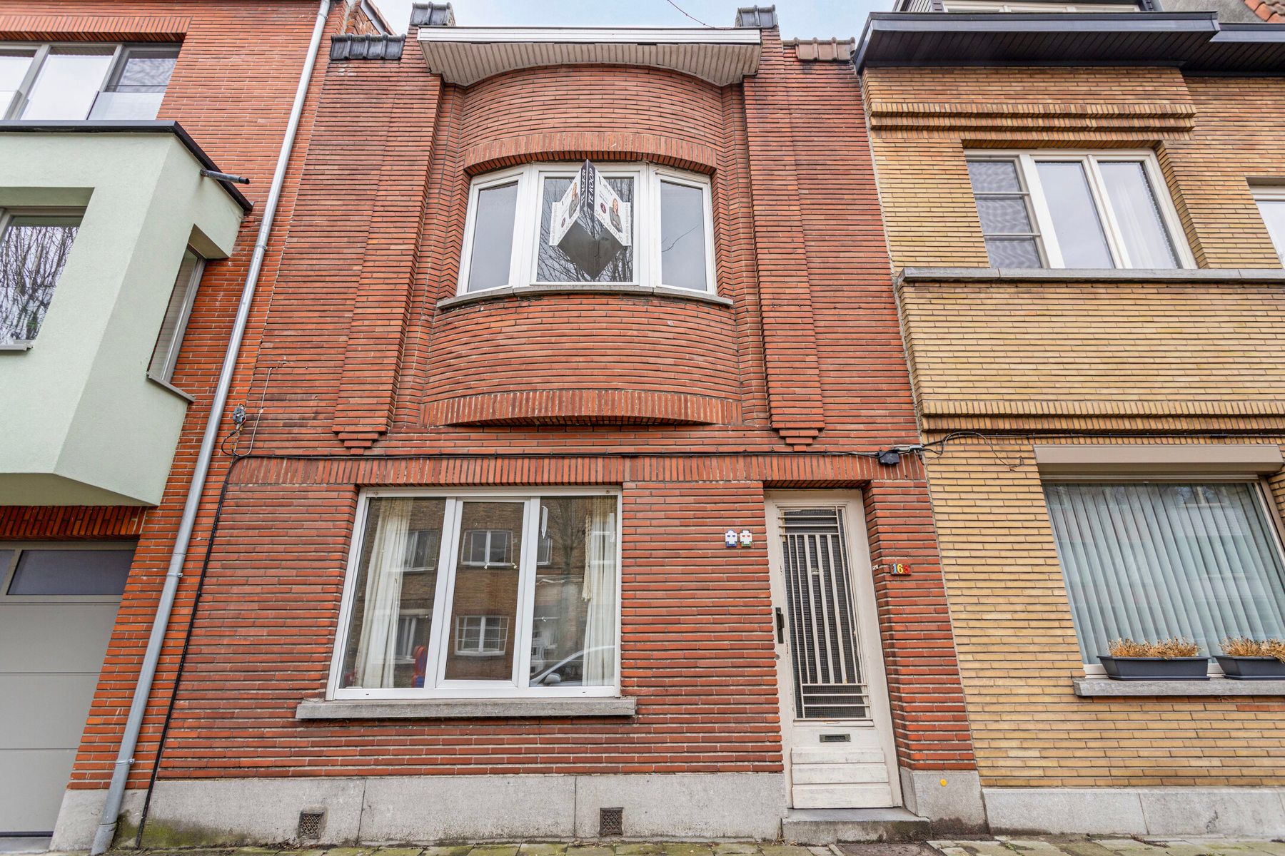  Te renoveren woning in bruisende Gentse buurt foto 2