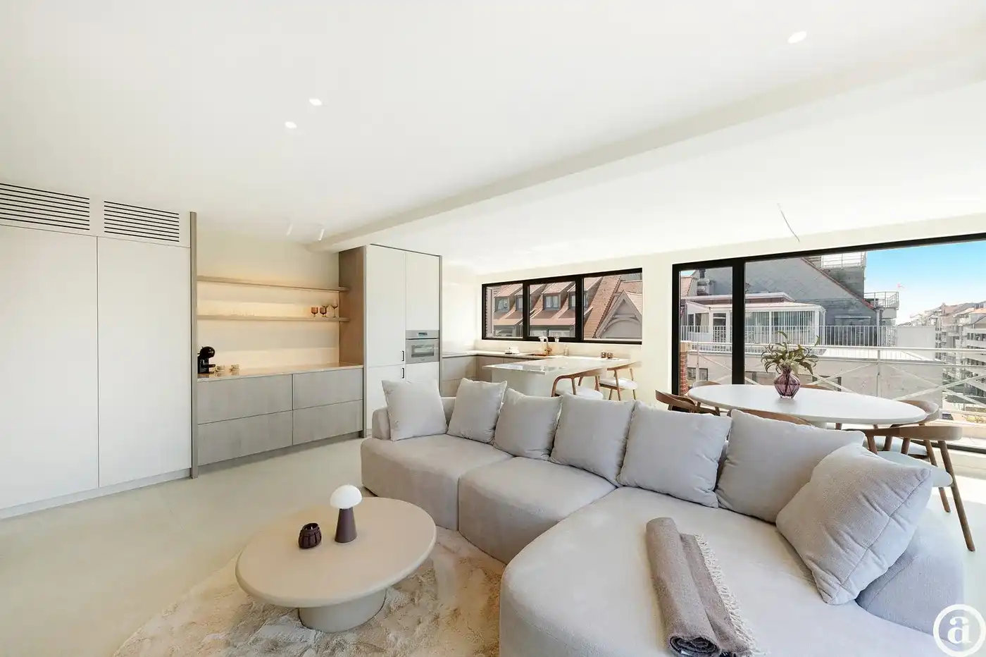 Prachtig gerenoveerd duplex hoekappartement nabij de Lippenslaan foto 11