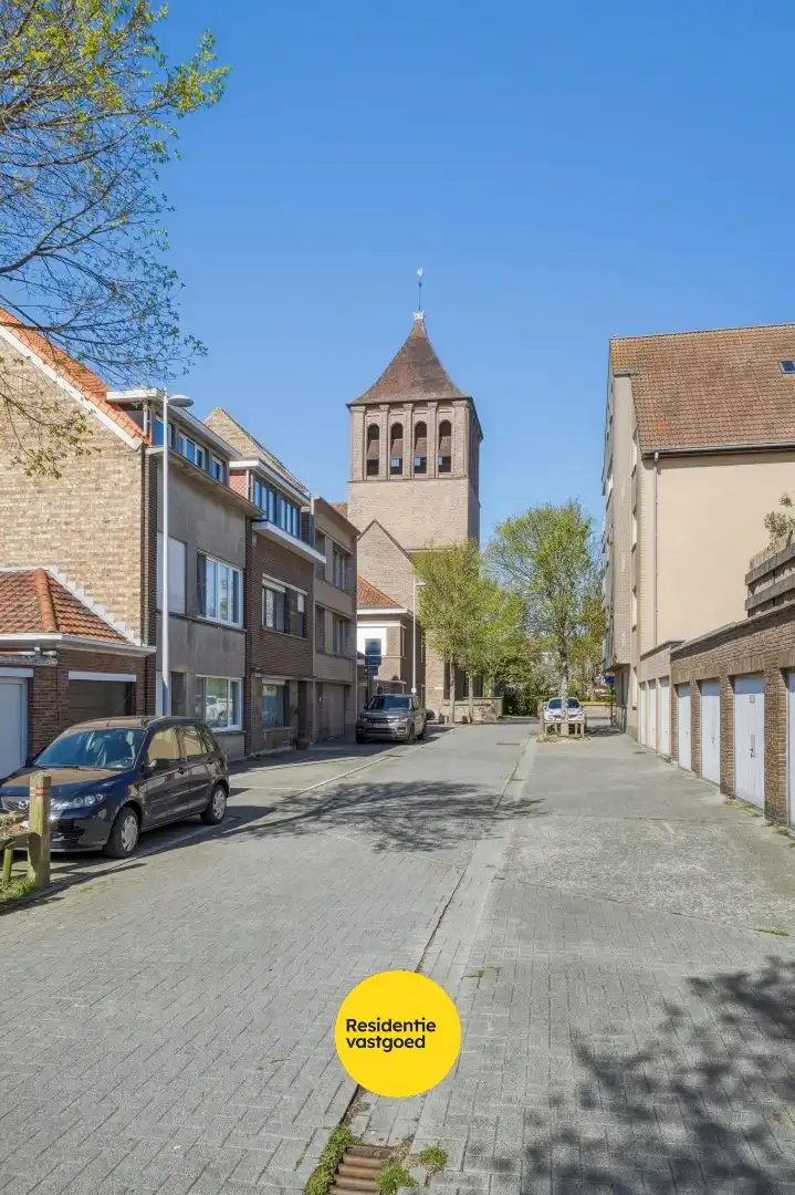 Op te frissen hoekwoning met garage in Bredene foto 2