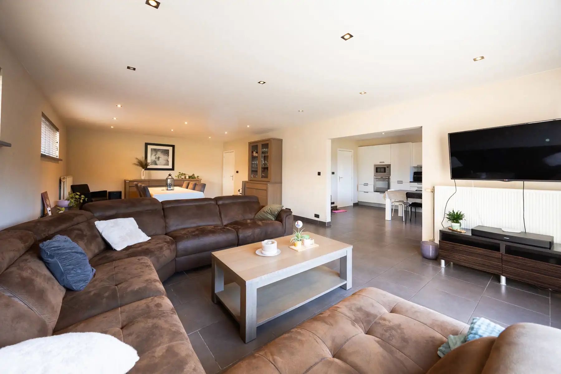 Ruime energiezuinige woning met 6 SLPK's en diepe tuin foto 4