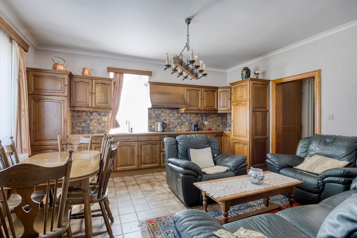 Woning met ruim perceel en bijgebouwen foto 8