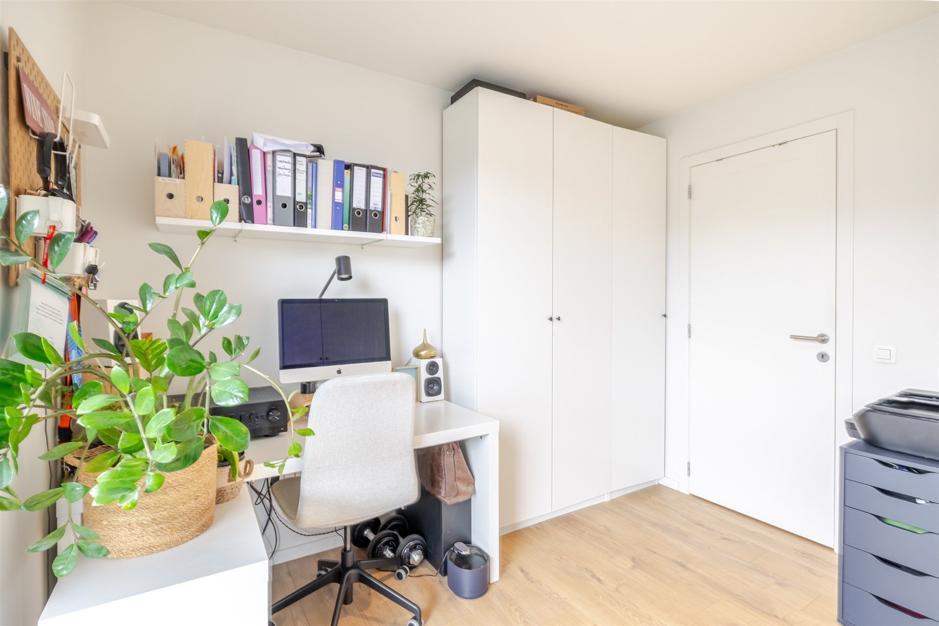 Subliem afgewerkte woning met tuin op topligging foto 22