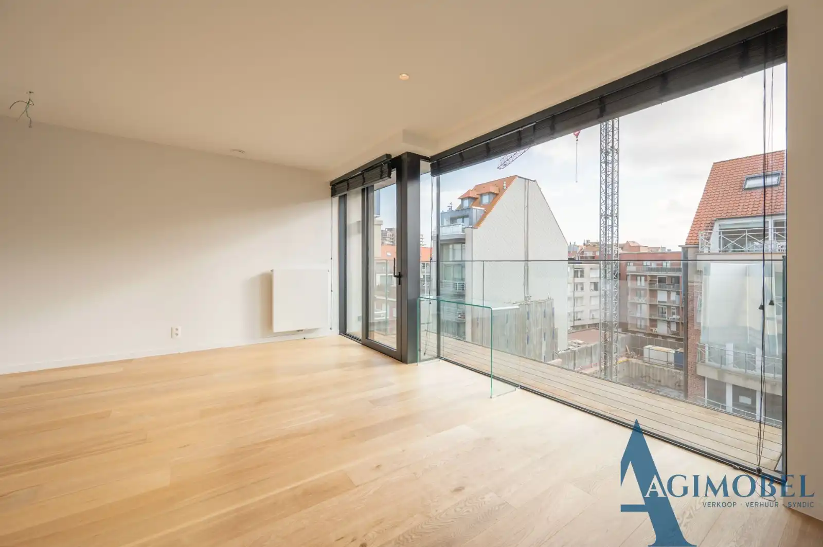 Luxe tweeslaapkamer appartement met licht, ruimte en een vleugje zeezicht op een toplocatie in Knokke. foto 3