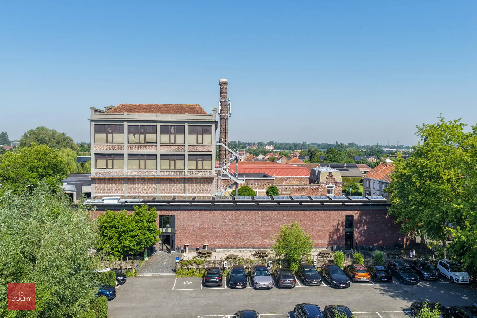 Volledig ingericht ruim kantoorgebouw foto 2