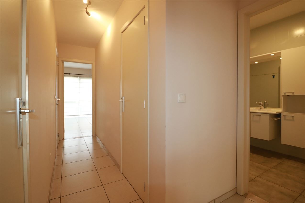 Gunstig gelegen, gelijkvloers appartement met 2 slpk. en terras foto 9