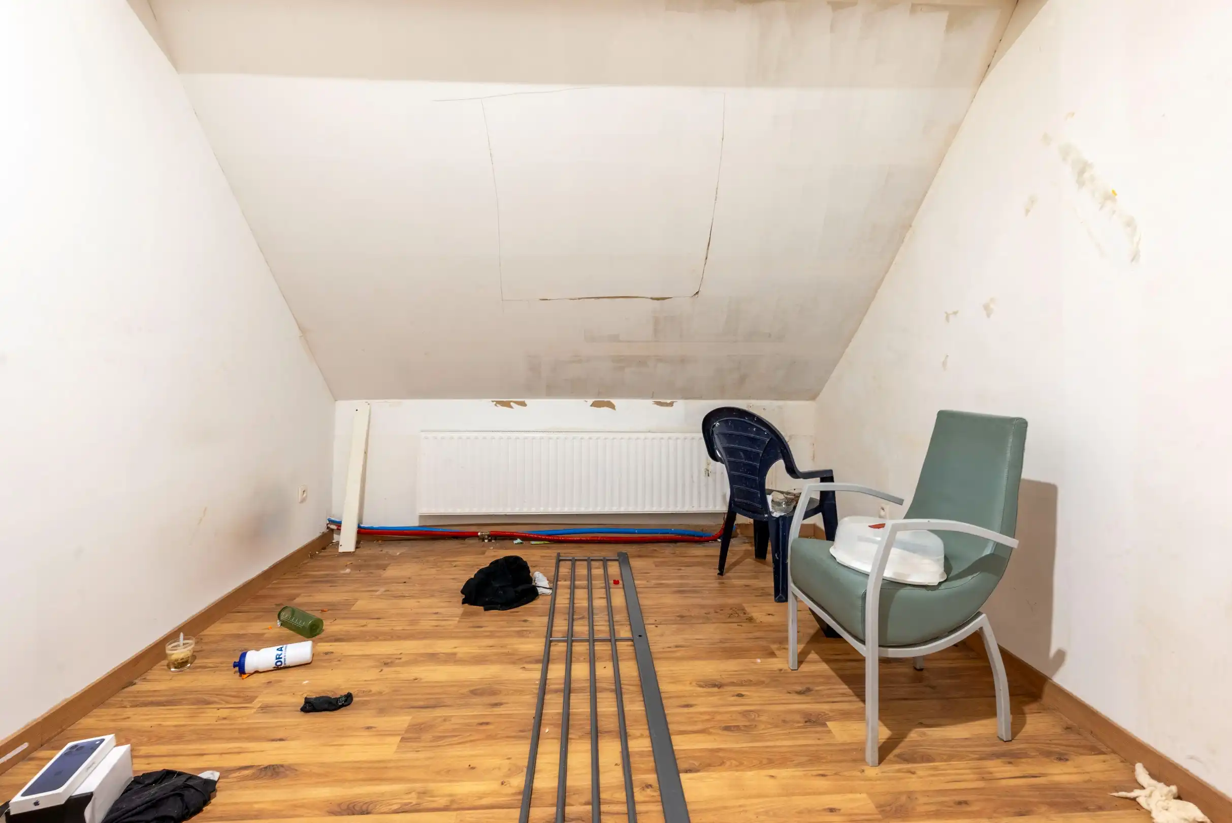 Ruime woning met 5 slaapkamers, garage en tuin. foto 15