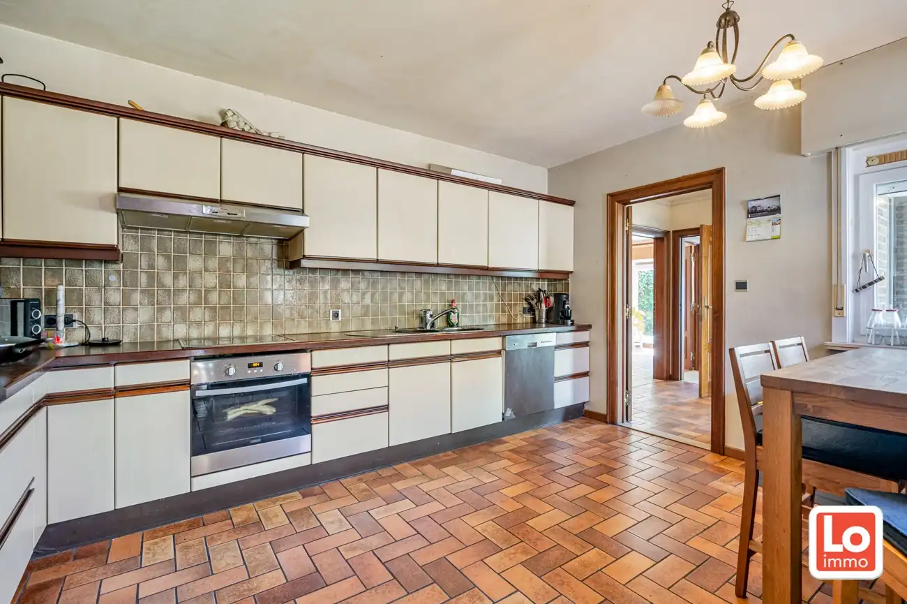 Ruime te renoveren open villa met inpandige garage op een héél rustige toplocatie met open zicht in Lochristi! foto 8